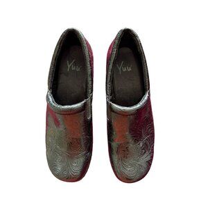 Yuu Black Embossed Paisley Leather Slip-On Shoes Womens Size 10M Comfortable Wor
